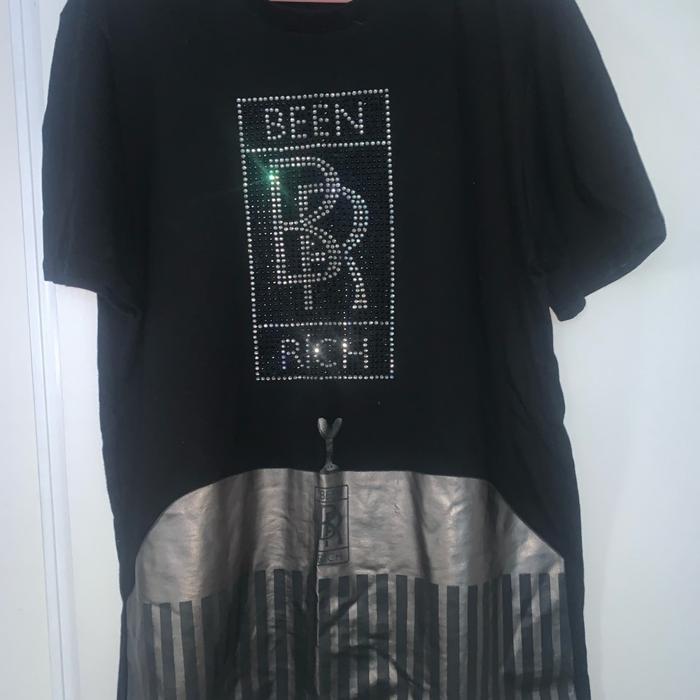 Mens black HUDSON t shirt!
Rolls Royce emblem in rhinestones
Been Rich logo 2X